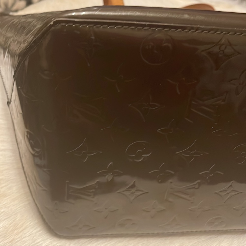 Louis Vuitton Bellevue Handbag View 4